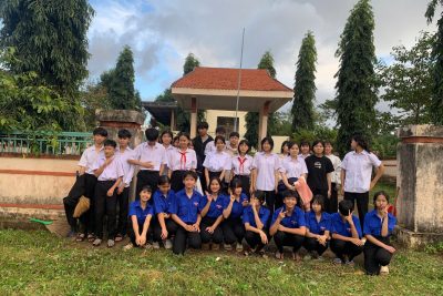 Chi Đoàn THCS Nâm N’Đir ra quân lao động hưởng ứng chào mừng ngày thành lập Quân đội Nhân dân Việt Nam