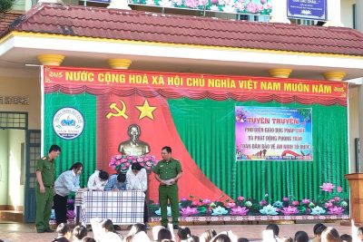 TRƯỜNG THCS NÂM N’ĐIR: ĐẨY MẠNH CÔNG TÁC TUYÊN TRUYỀN, PHỔ BIẾN PHÁP LUẬT CHO HỌC SINH